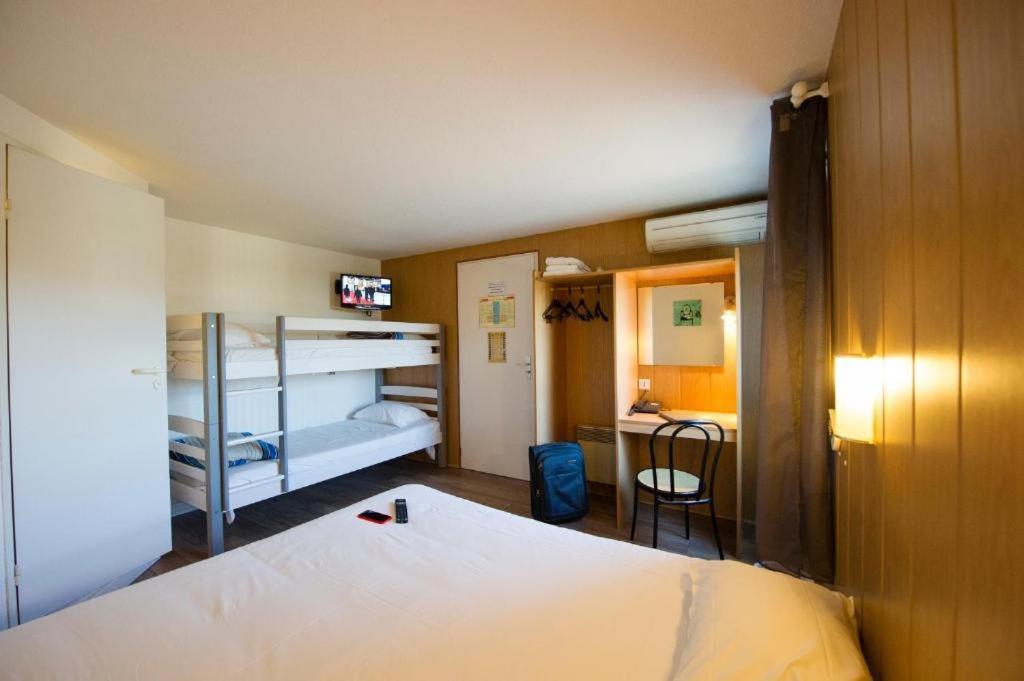 Brit Hotel Essentiel Pau Лескар Екстериор снимка