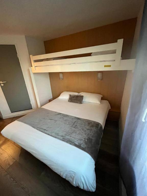 Brit Hotel Essentiel Pau Лескар Екстериор снимка