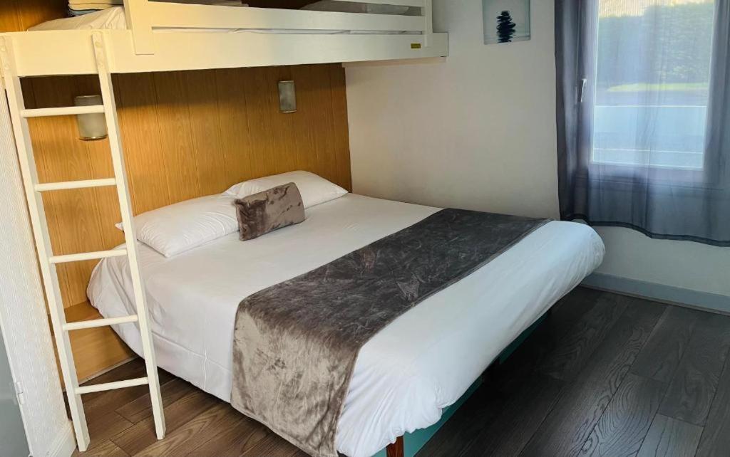 Brit Hotel Essentiel Pau Лескар Екстериор снимка