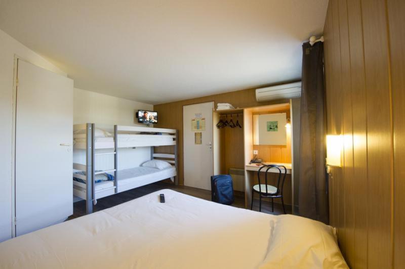Brit Hotel Essentiel Pau Лескар Екстериор снимка