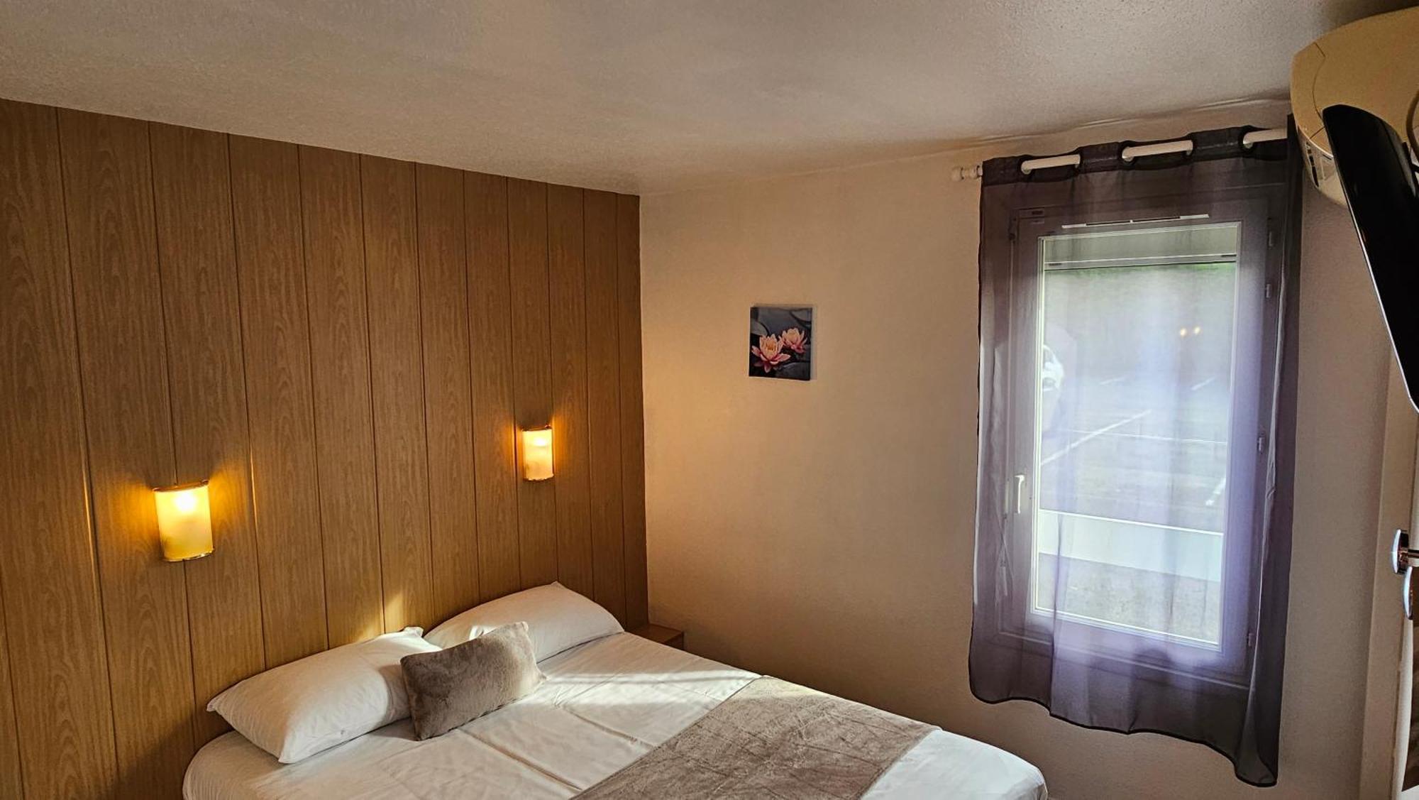 Brit Hotel Essentiel Pau Лескар Екстериор снимка