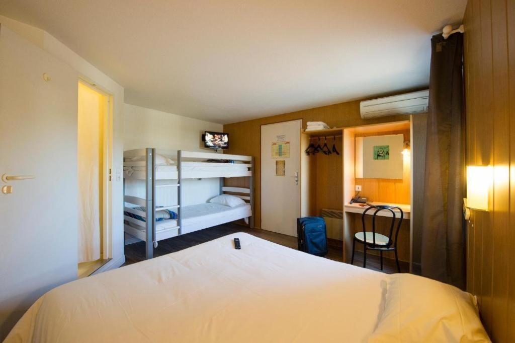 Brit Hotel Essentiel Pau Лескар Екстериор снимка