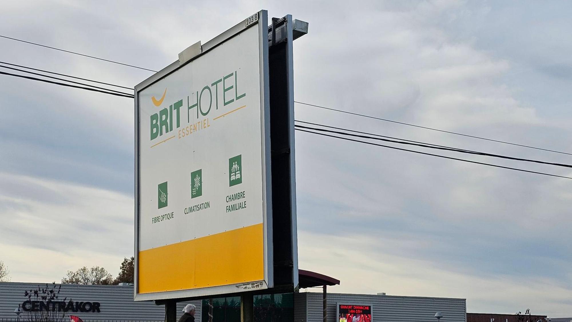 Brit Hotel Essentiel Pau Лескар Екстериор снимка