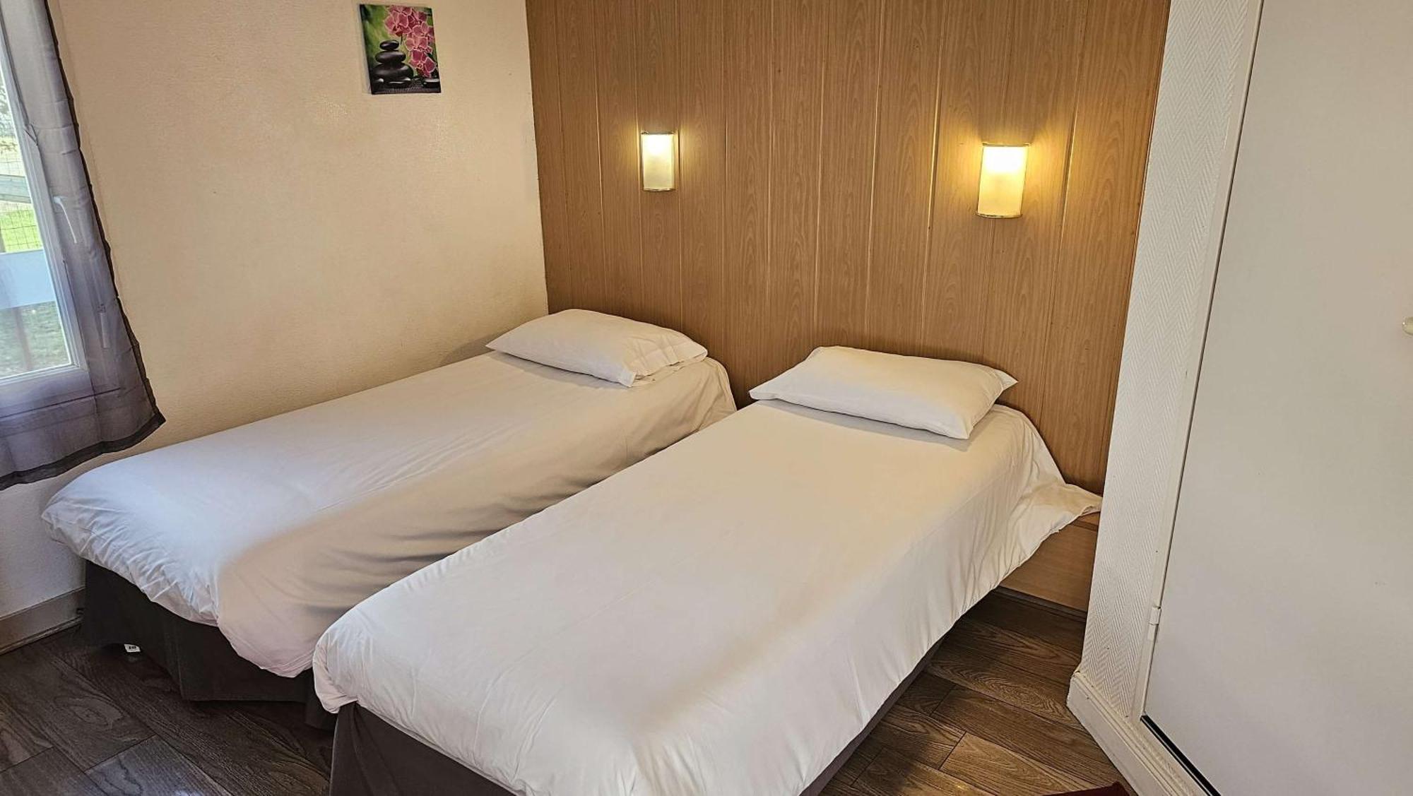 Brit Hotel Essentiel Pau Лескар Екстериор снимка