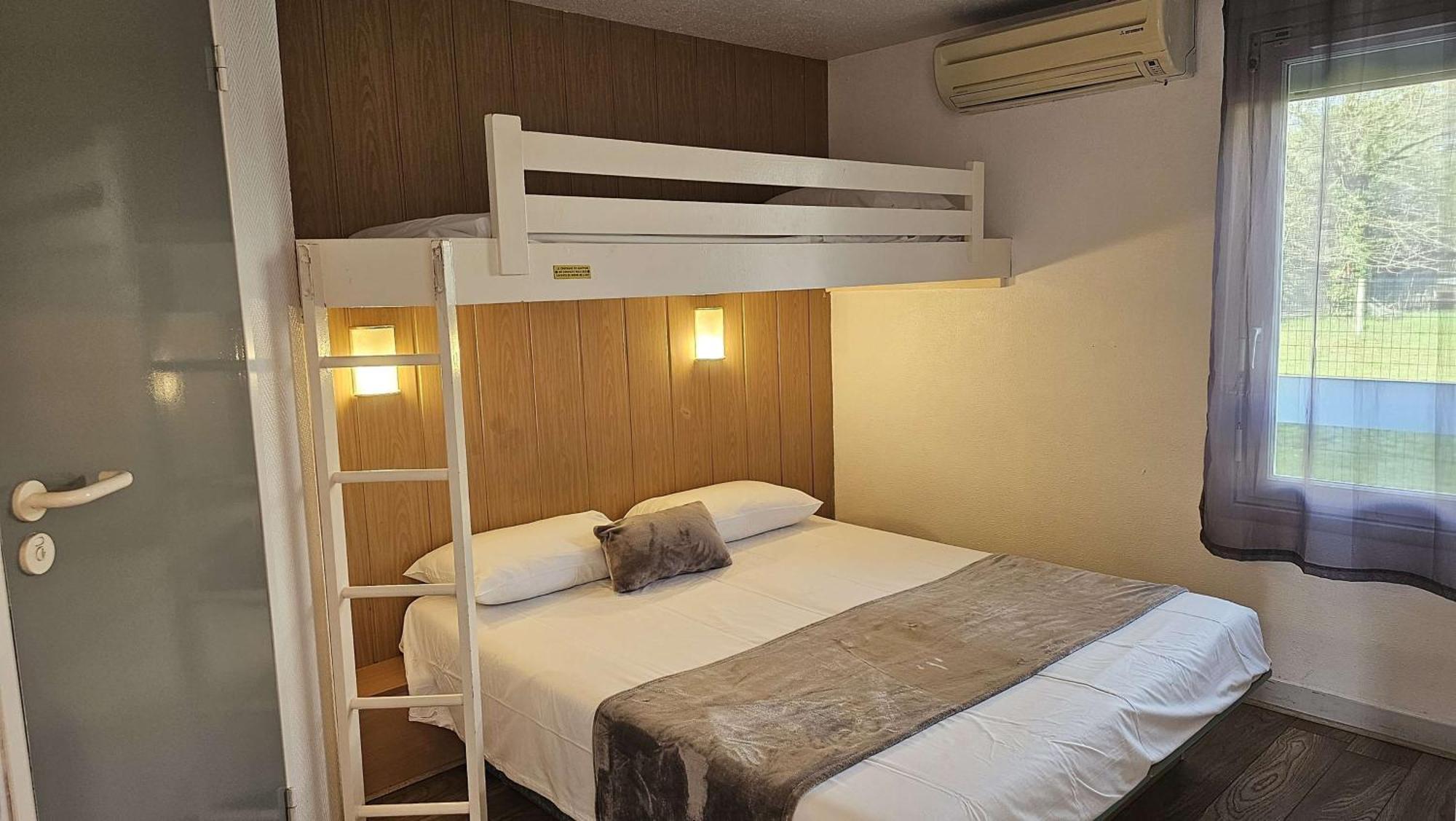 Brit Hotel Essentiel Pau Лескар Екстериор снимка
