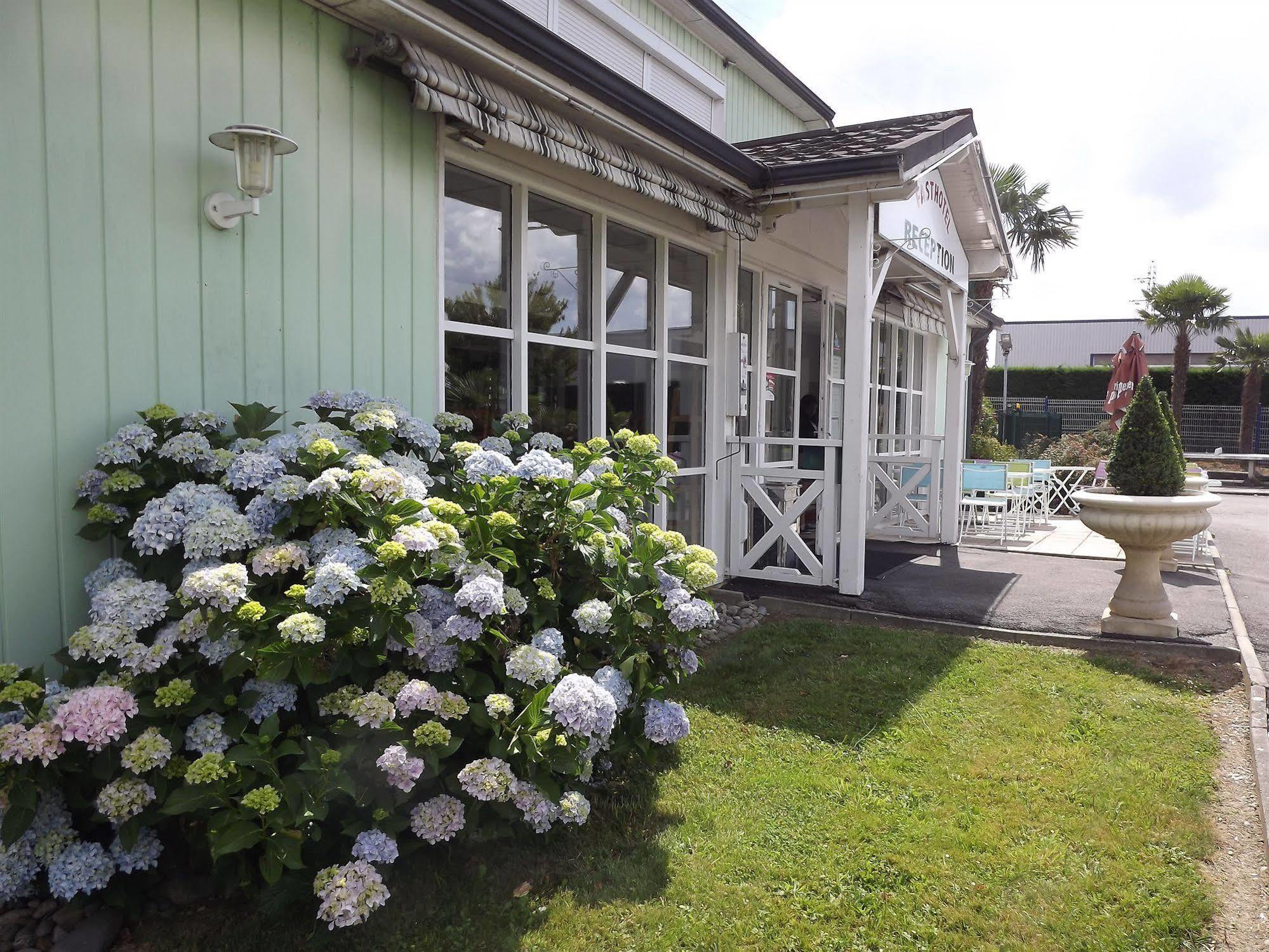 Brit Hotel Essentiel Pau Лескар Екстериор снимка